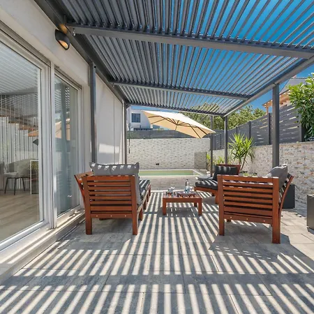 Barbara With Private Pool * Malinska