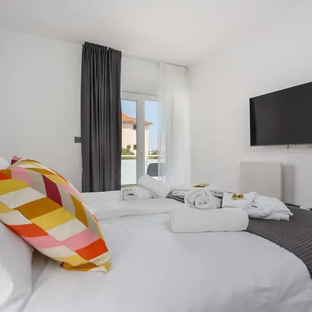 Barbara With Private Pool Appartement *