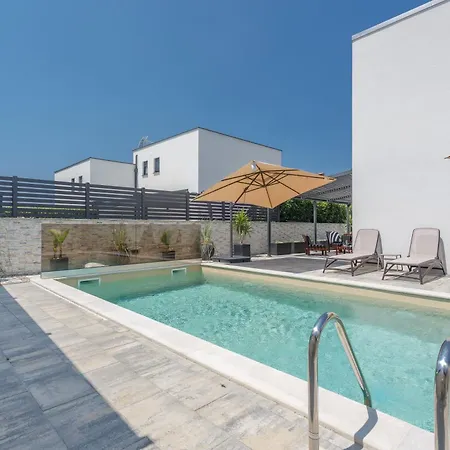 Barbara With Private Pool * Malinska