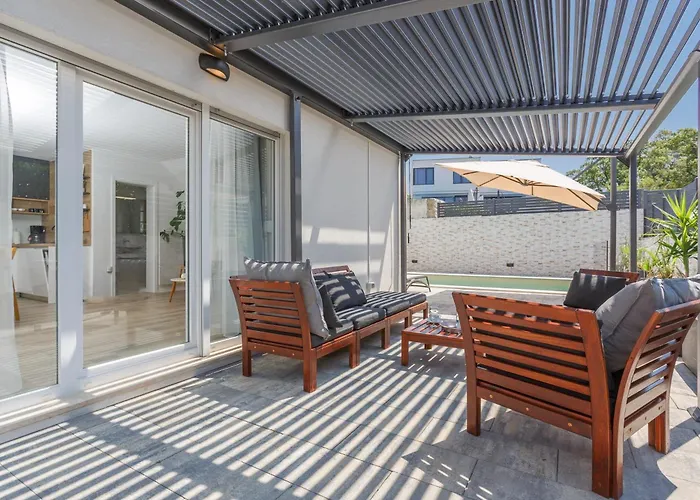 Barbara With Private Pool Apartman