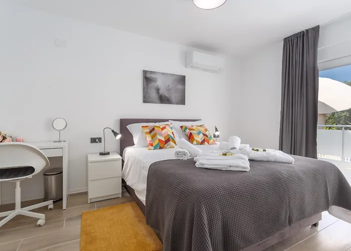 Apartman Barbara With Private Pool Malinska