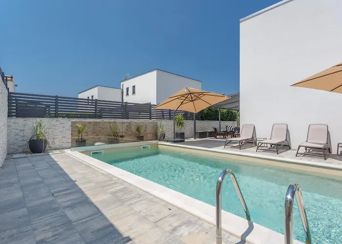 Barbara With Private Pool * Malinska