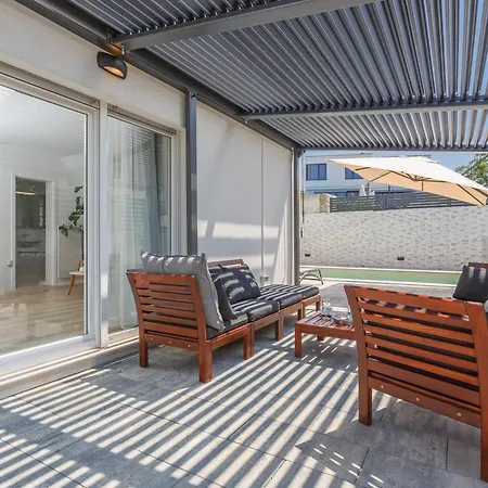 Barbara With Private Pool Apartment