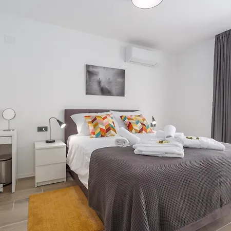 Apartment Barbara With Private Pool Malinska