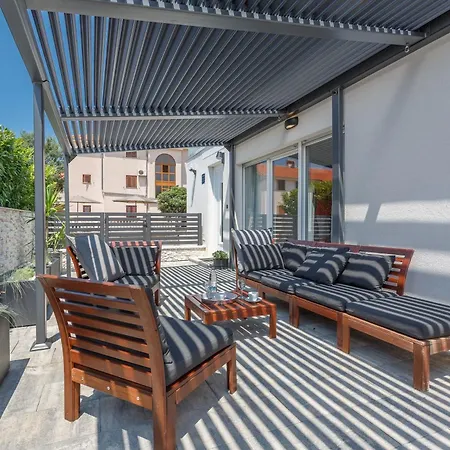 Barbara With Private Pool Apartment