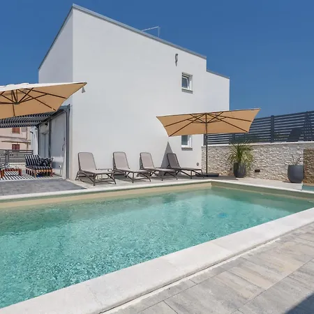 Barbara With Private Pool Apartment *