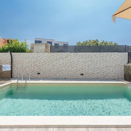 Apartment Barbara With Private Pool Malinska