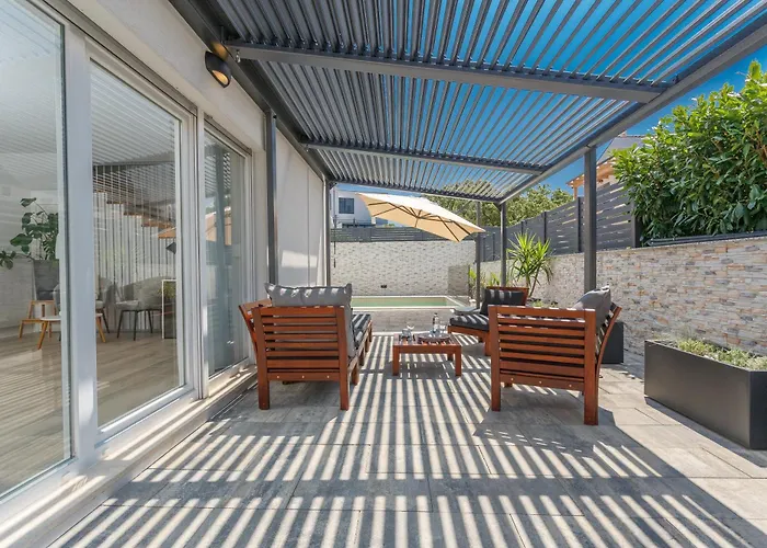 Barbara With Private Pool * Malinska