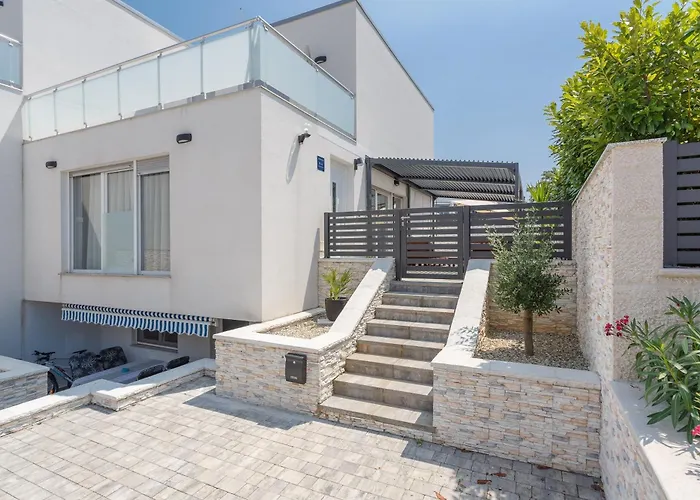 Barbara With Private Pool Malinska