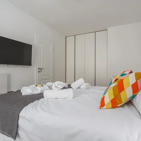 Barbara With Private Pool Διαμέρισμα